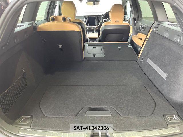 Volvo CROSS COUNTRY 2019-08 6717690-16