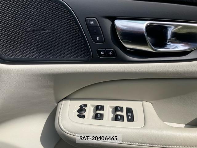 Volvo CROSS COUNTRY 2019-03 7880337-17