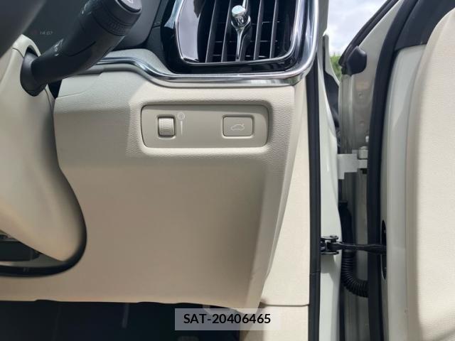 Volvo CROSS COUNTRY 2019-03 7880337-18