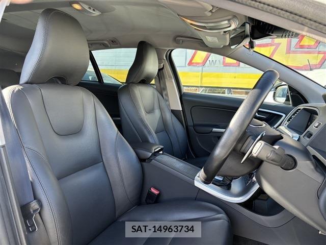 Volvo CROSS COUNTRY 2016-10 8039045-10