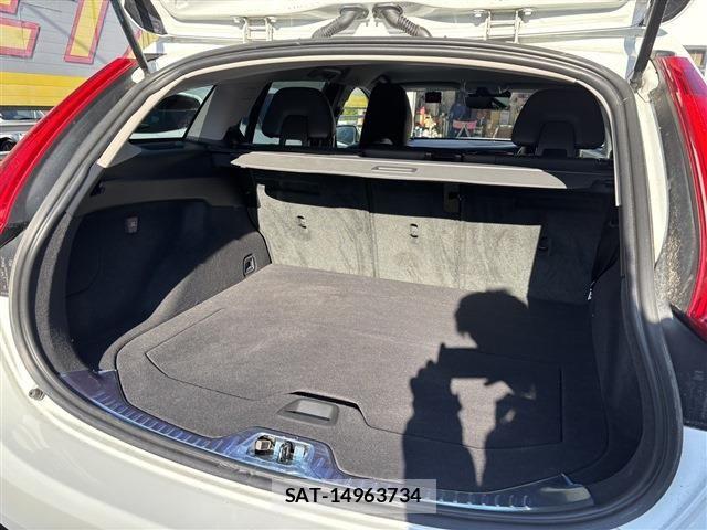 Volvo CROSS COUNTRY 2016-10 8039045-12