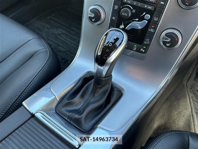 Volvo CROSS COUNTRY 2016-10 8039045-19