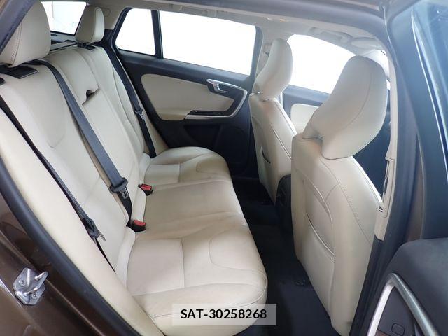 Volvo CROSS COUNTRY 2017-08 8076065-23