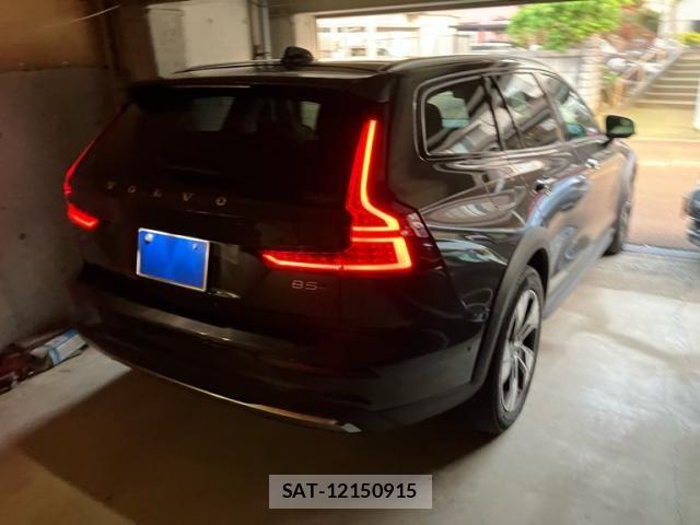 Volvo CROSS COUNTRY 2023-09 8102544-7