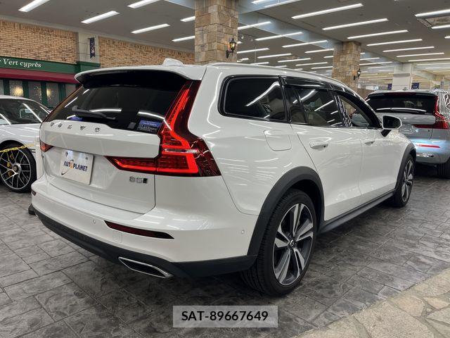Volvo CROSS COUNTRY 2022-03 8338402-10