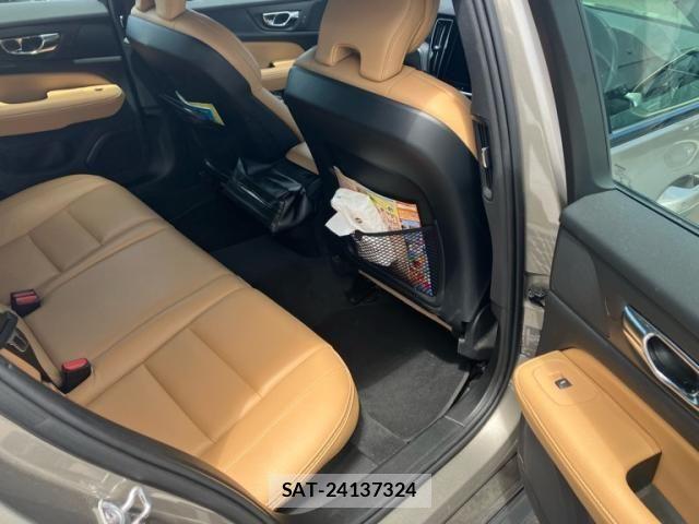 Volvo CROSS COUNTRY 2019-09 8411005-10
