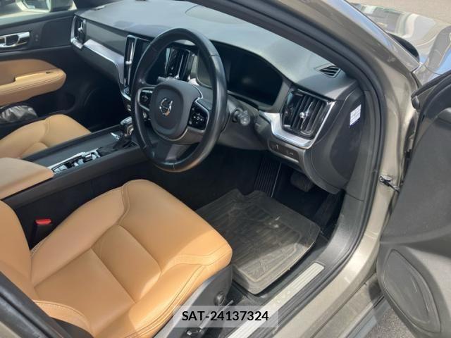 Volvo CROSS COUNTRY 2019-09 8411005-12