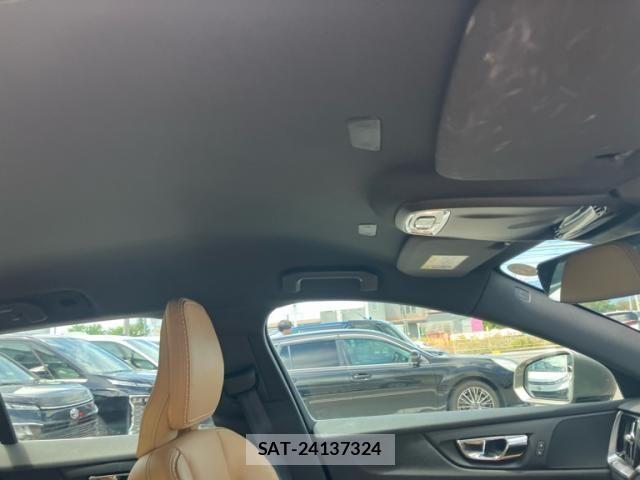 Volvo CROSS COUNTRY 2019-09 8411005-14