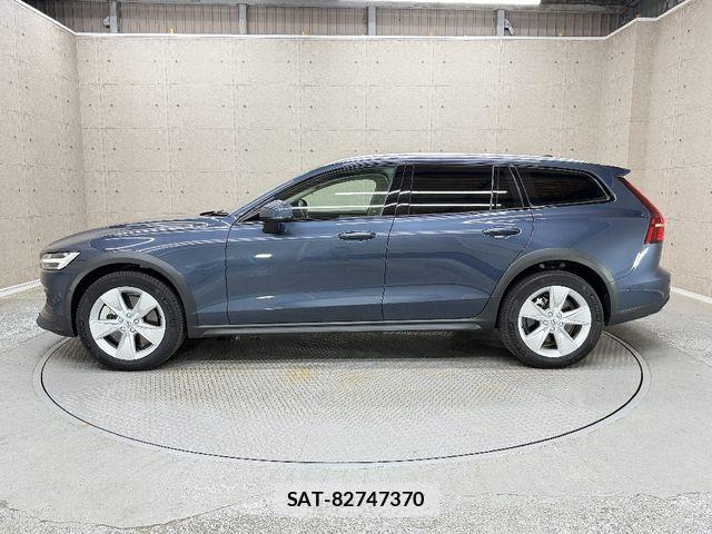 Volvo CROSS COUNTRY 2021-12 8563998-9