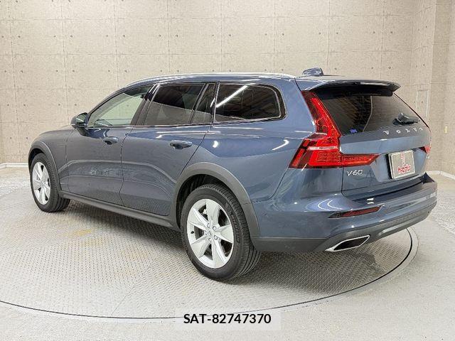 Volvo CROSS COUNTRY 2021-12 8563998-10