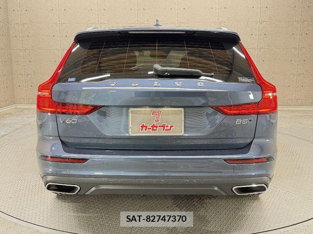 Volvo CROSS COUNTRY 2021-12 8563998-11