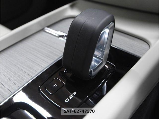 Volvo CROSS COUNTRY 2021-12 8563998-26