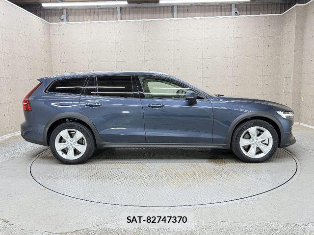 Volvo CROSS COUNTRY 2021-12 8563998-8