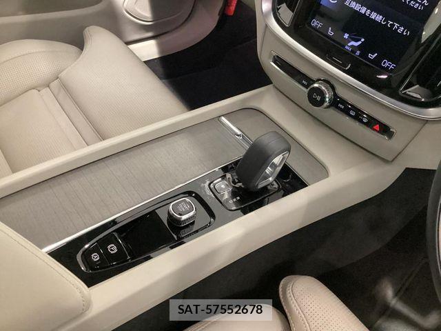 Volvo CROSS COUNTRY 2022-06 8662247-16
