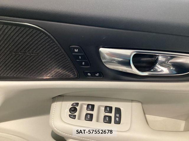 Volvo CROSS COUNTRY 2022-06 8662247-21