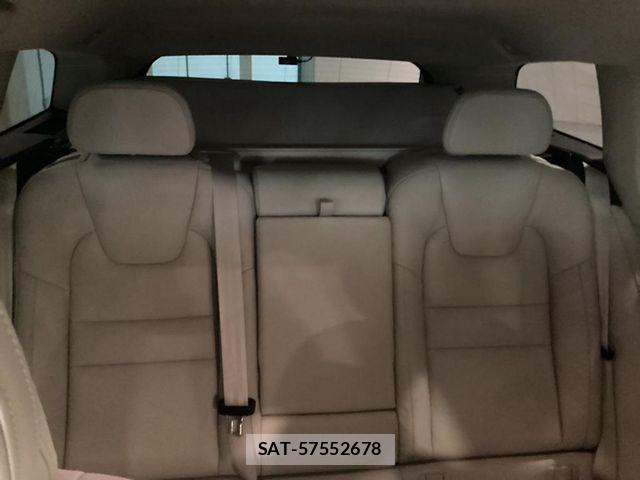 Volvo CROSS COUNTRY 2022-06 8662247-24