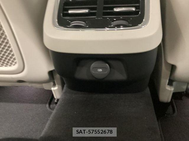 Volvo CROSS COUNTRY 2022-06 8662247-26