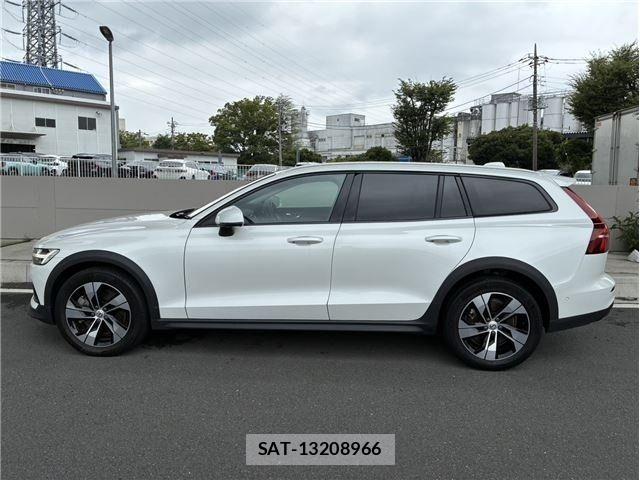 Volvo CROSS COUNTRY 2023-09 8832366-9