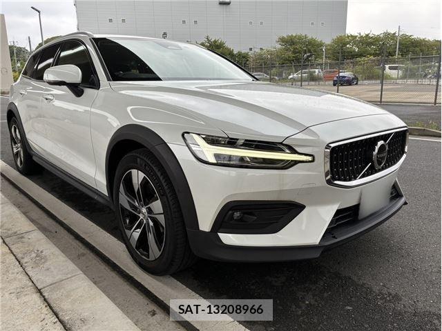 Volvo CROSS COUNTRY 2023-09 8832366-10
