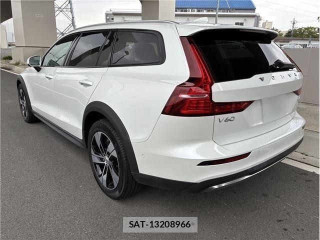 Volvo CROSS COUNTRY 2023-09 8832366-11
