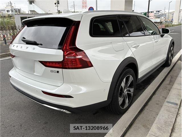 Volvo CROSS COUNTRY 2023-09 8832366-1