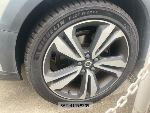 Volvo CROSS COUNTRY 2021-02 8832367-9