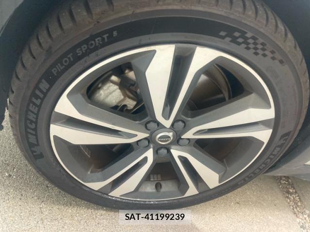 Volvo CROSS COUNTRY 2021-02 8832367-11