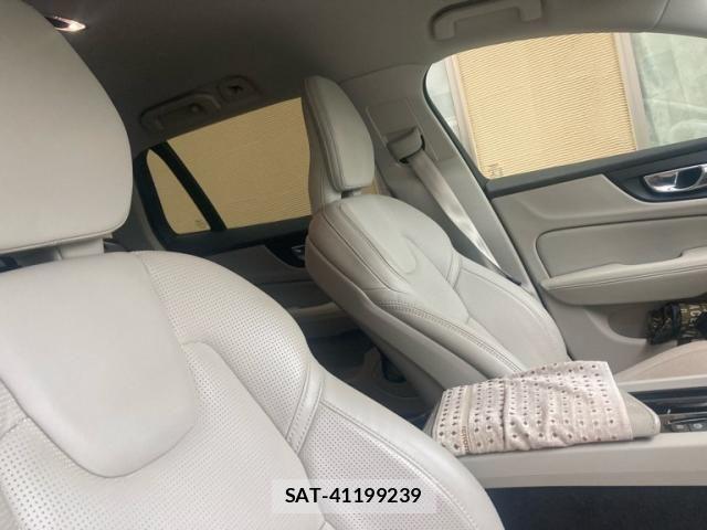 Volvo CROSS COUNTRY 2021-02 8832367-13