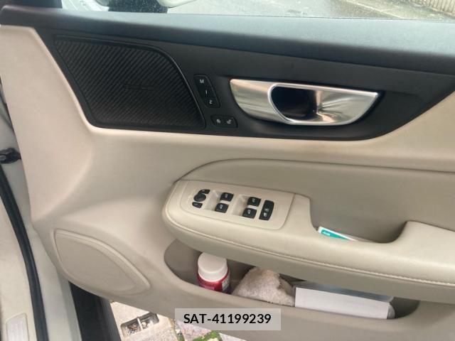 Volvo CROSS COUNTRY 2021-02 8832367-14