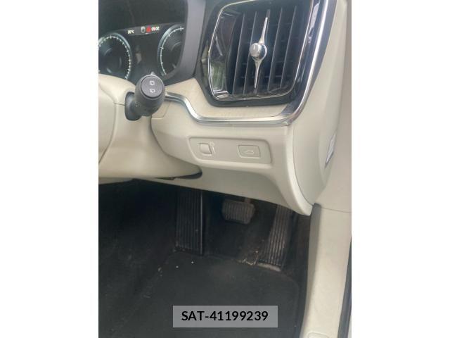 Volvo CROSS COUNTRY 2021-02 8832367-15