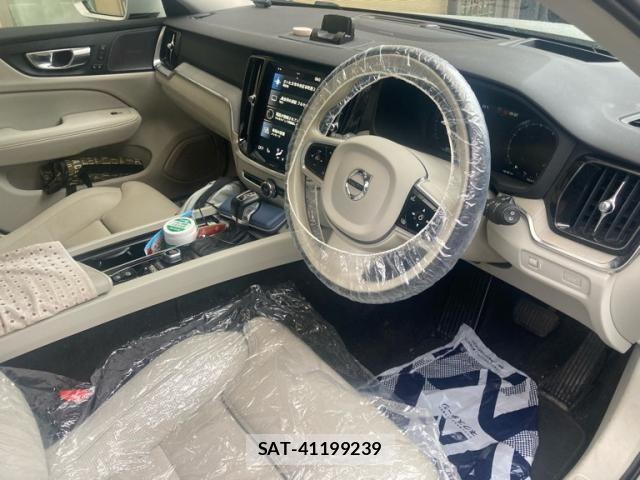 Volvo CROSS COUNTRY 2021-02 8832367-17