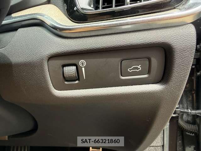 Volvo CROSS COUNTRY 2019-05 8832368-12
