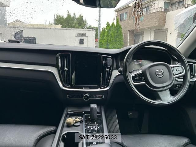 Volvo CROSS COUNTRY 2021-03 8882845-14