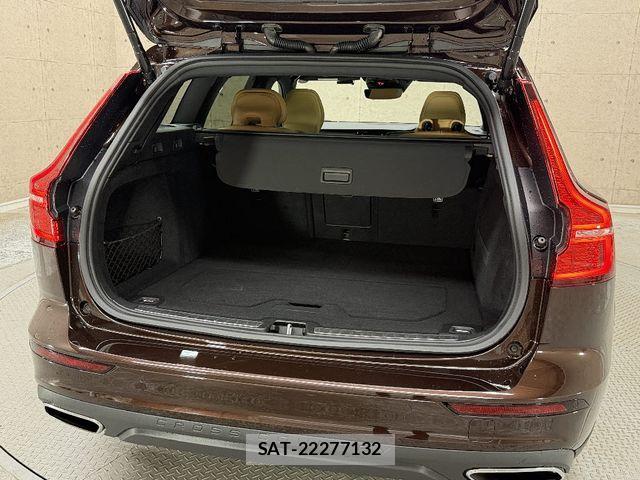 Volvo CROSS COUNTRY 2020-01 8882844-11