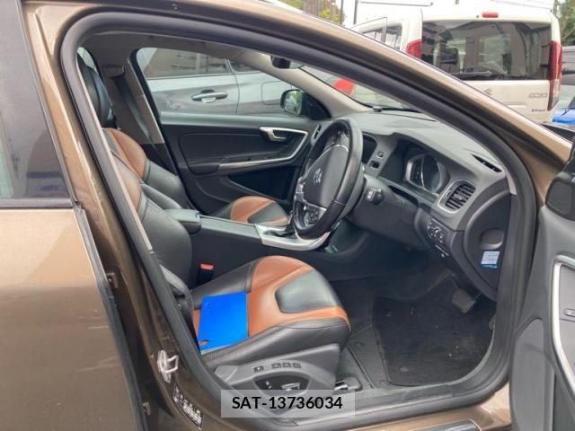 Volvo CROSS COUNTRY 2016-08 8884566-12