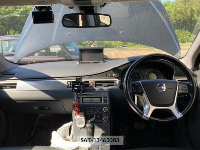 Volvo V70 2010-06 6915051-10