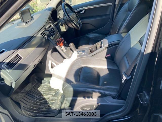 Volvo V70 2010-06 6915051-11