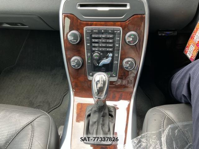 Volvo V70 2012-07 7621153-24