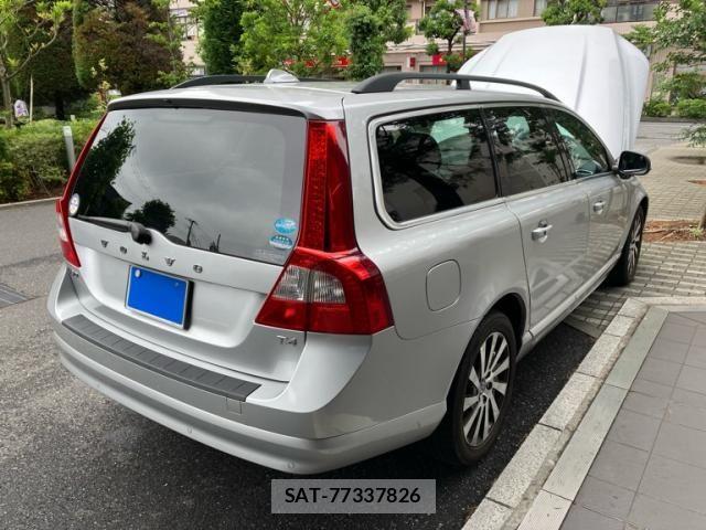 Volvo V70 2012-07 7621153-2