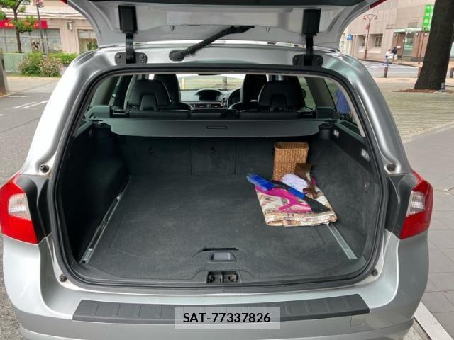 Volvo V70 2012-07 7621153-7