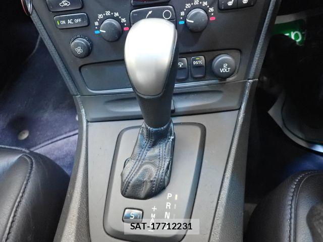 Volvo V70 2003-08 7730448-14