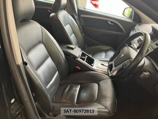 Volvo V70 2011-11 7730446-18