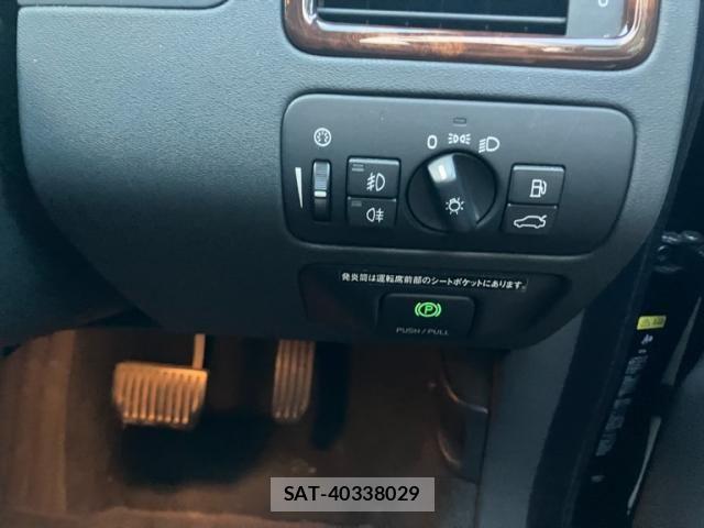 Volvo V70 2009-06 7880339-12