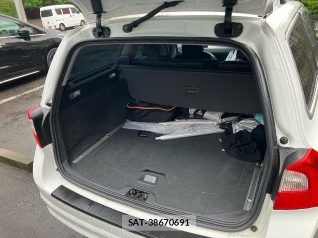 Volvo V70 2012-03 7981476-9