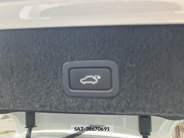 Volvo V70 2012-03 7981476-10