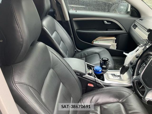 Volvo V70 2012-03 7981476-12