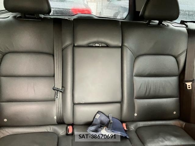 Volvo V70 2012-03 7981476-13