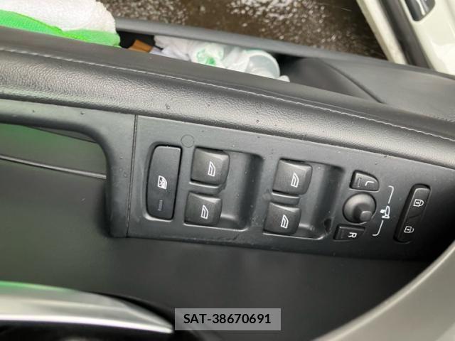 Volvo V70 2012-03 7981476-15