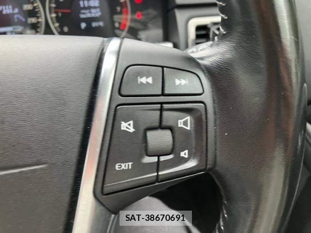 Volvo V70 2012-03 7981476-19