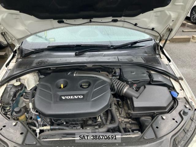 Volvo V70 2012-03 7981476-24